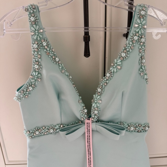 MAC DUGGAL Ieena Beaded and Bow Embellished Mini dress BRAND NEW W/ TAGS - Picture 2 of 4